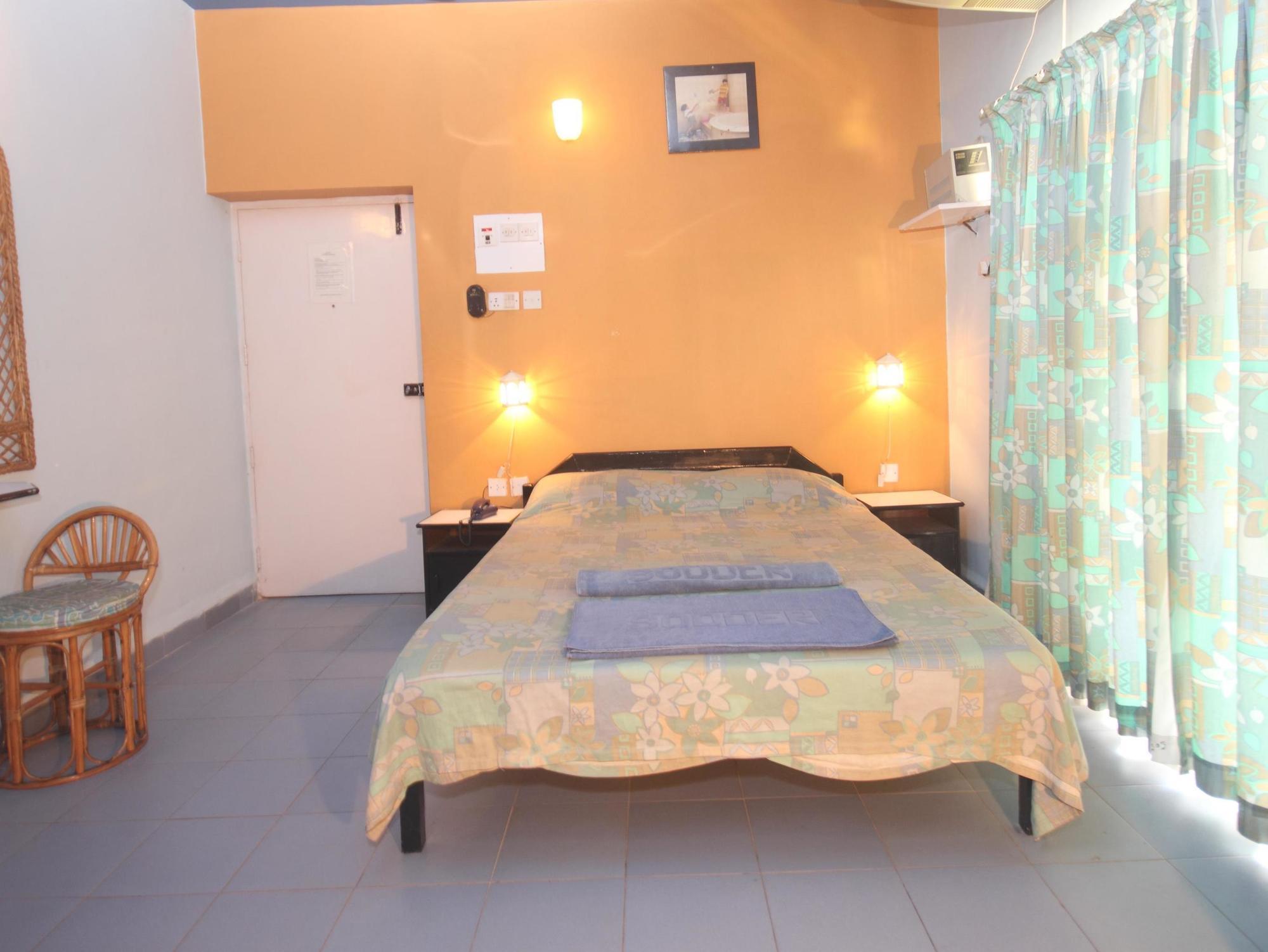 Hotel Sodders Renton Manor Arpora Esterno foto