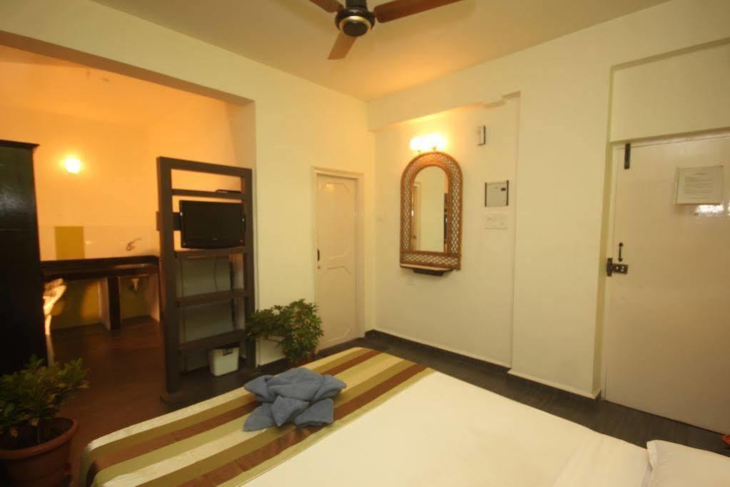 Hotel Sodders Renton Manor Arpora Esterno foto